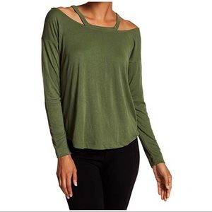 HARLOW AND GRAHAM COLD SHOULDER KNIT TOP